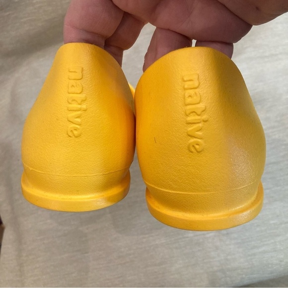 NATIVE Sz 8 Audrey Groovy Slip On Pointy Toe Cap in Yellow Flats - Picture 7 of 9